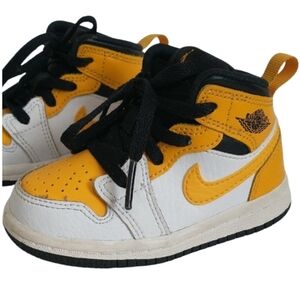 Jordan 1 Mid TD 'University Gold' Kids Sneakers in Yellow and Black. Size/ 5C